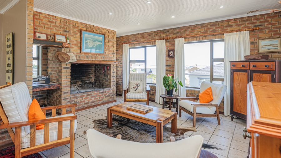 4 Bedroom Property for Sale in Struisbaai Western Cape